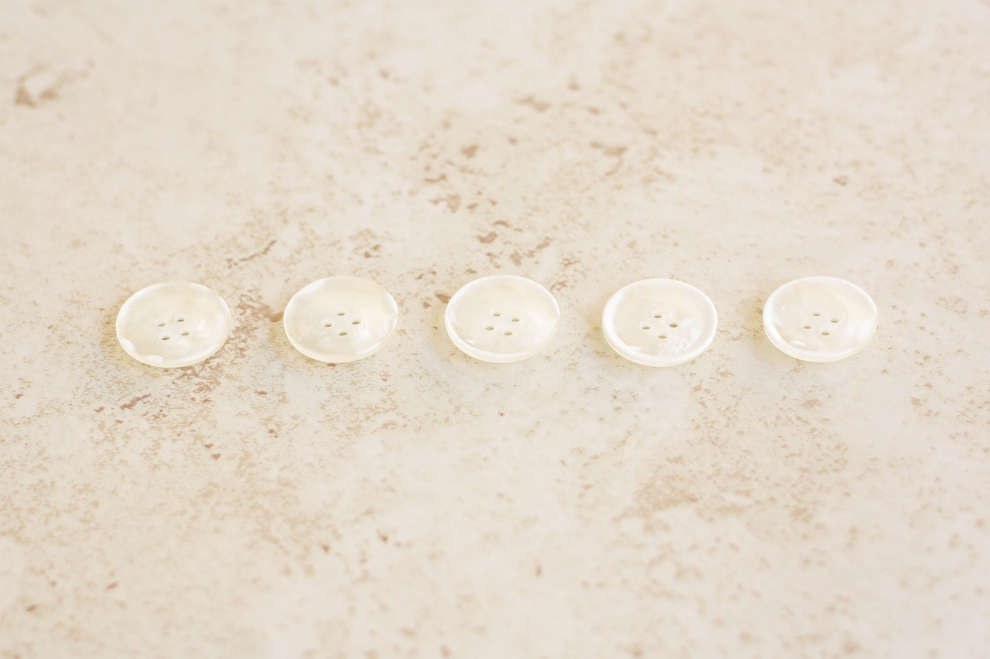 Set of 5 Medium Buttons - Pearlized White (0.9"/23mm)